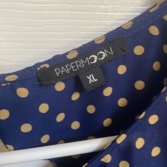 Women’s XL Navy top with key hole back. - Picture 5 of 6